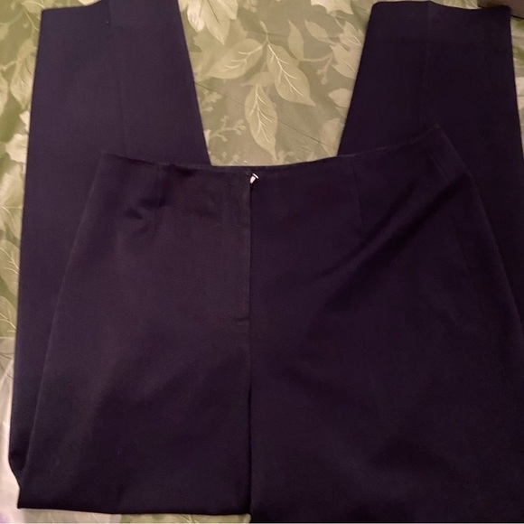 𝅺TALBOTS petites navy dress pants are perfect for the modern female executive. - Picture 3 of 6